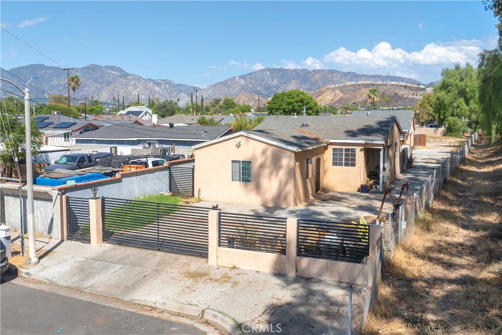 11602 Fellows Avenue