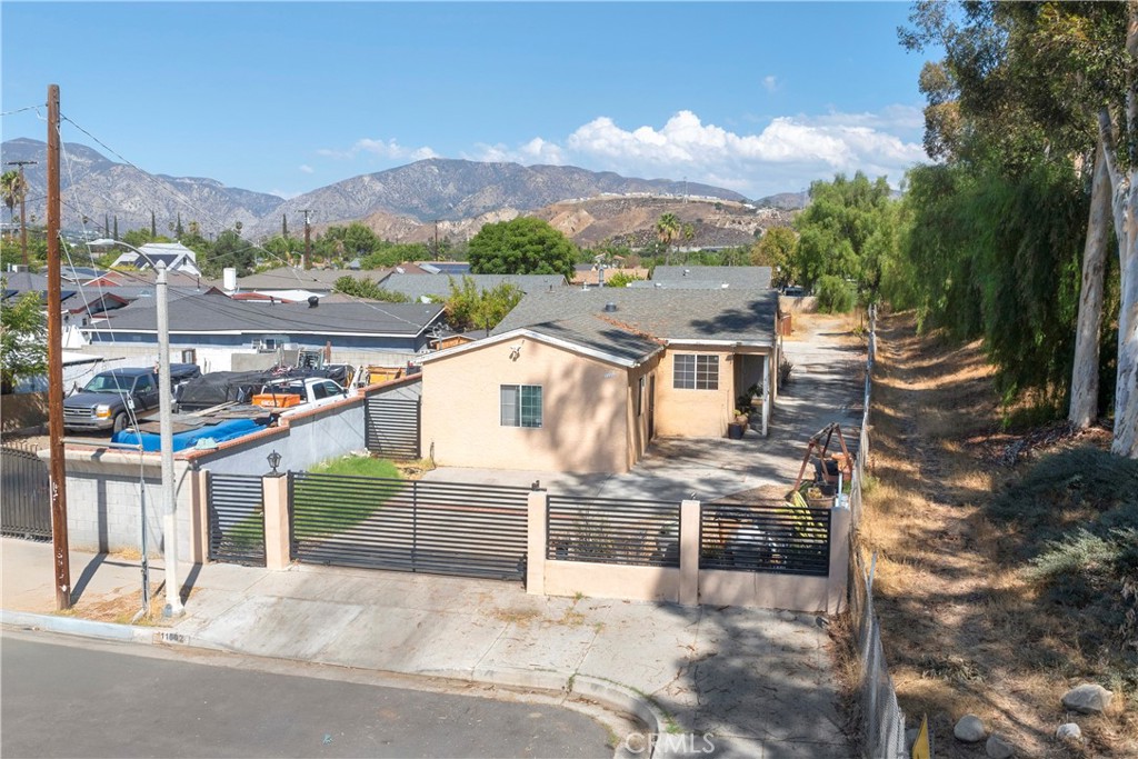 11602 Fellows Avenue