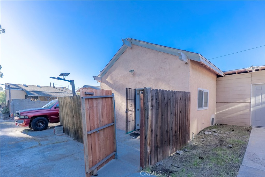 11602 Fellows Avenue