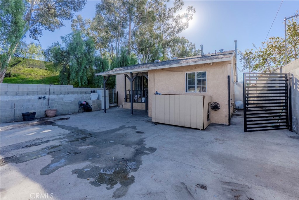 11602 Fellows Avenue