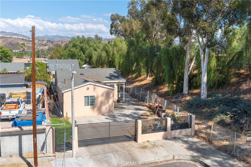 11602 Fellows Avenue