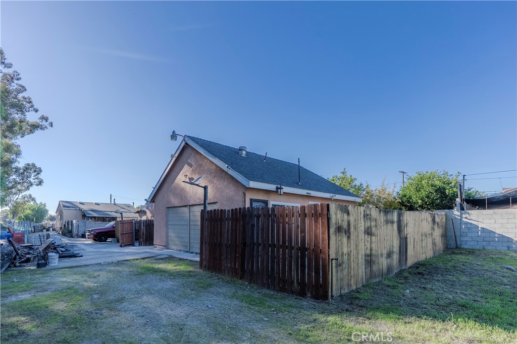 11602 Fellows Avenue