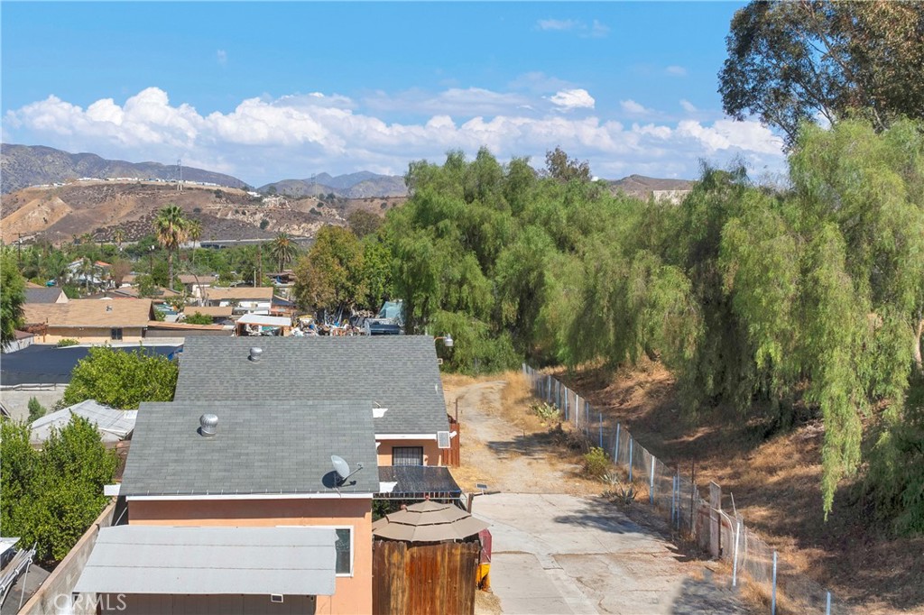 11602 Fellows Avenue