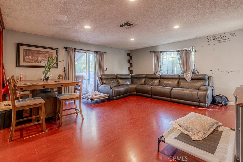 11602 Fellows Avenue