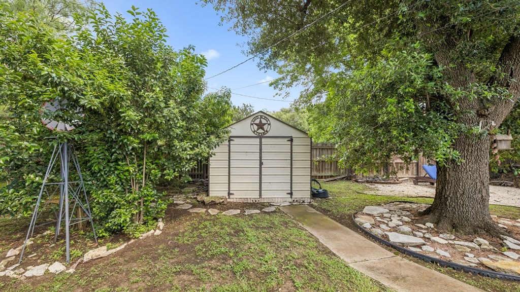 703 N Edison St
