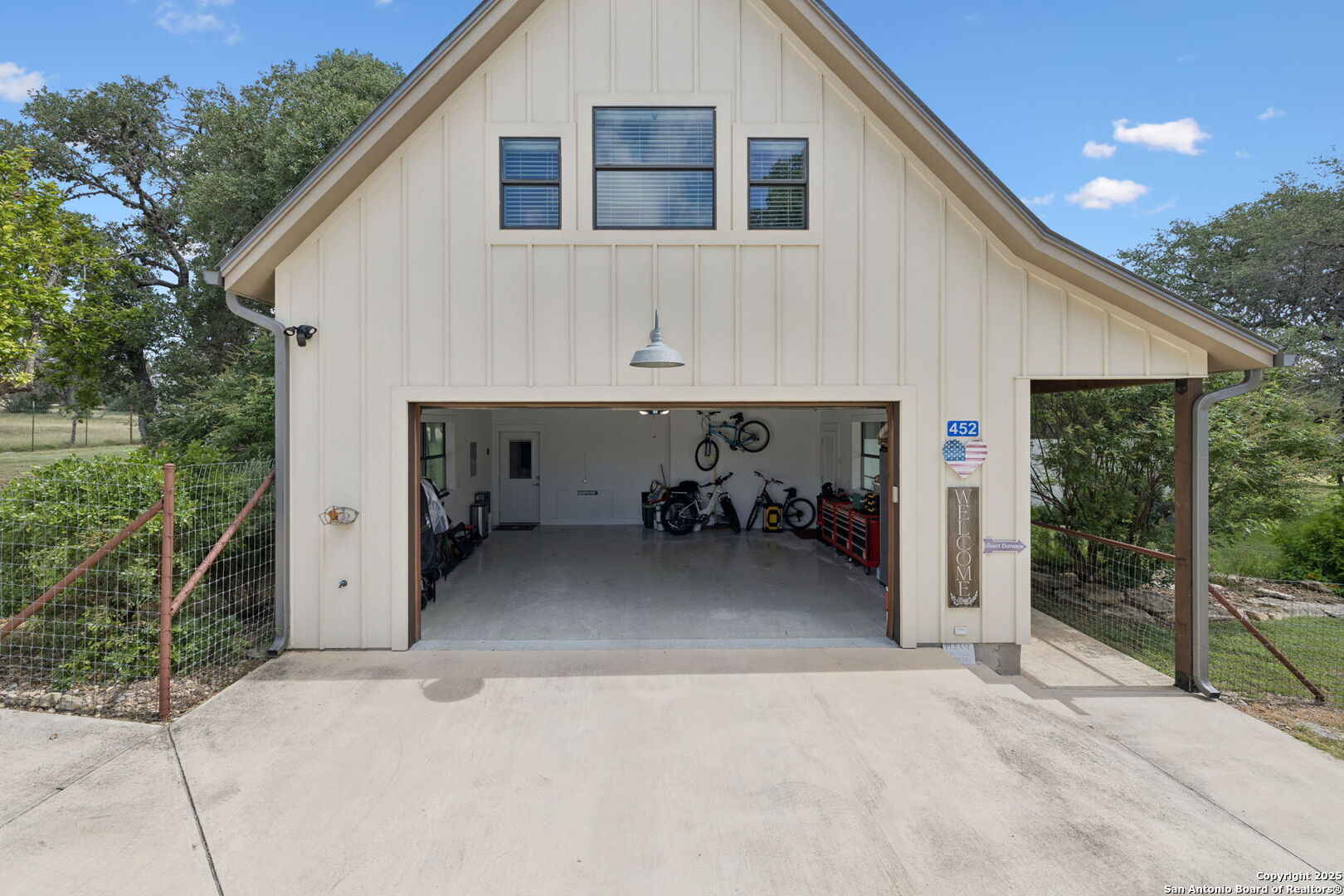 452 Stoneleigh Rd