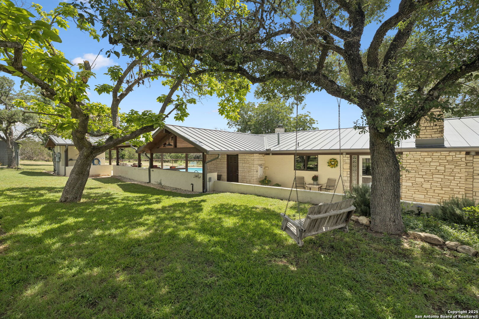 452 Stoneleigh Rd