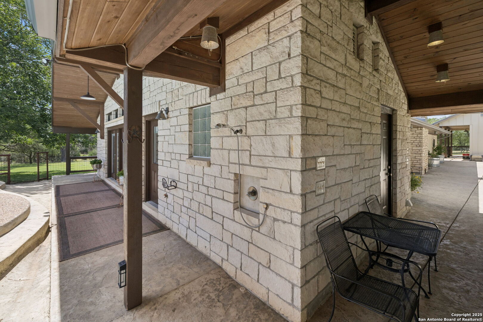 452 Stoneleigh Rd