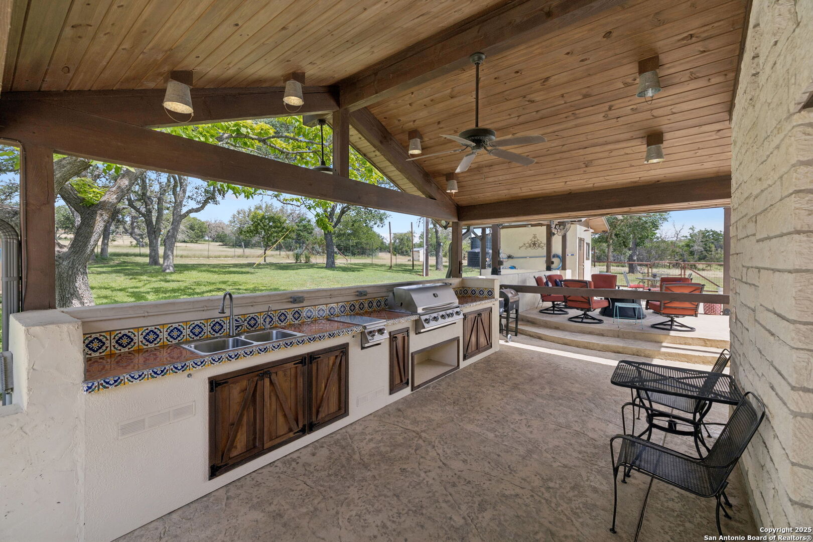 452 Stoneleigh Rd