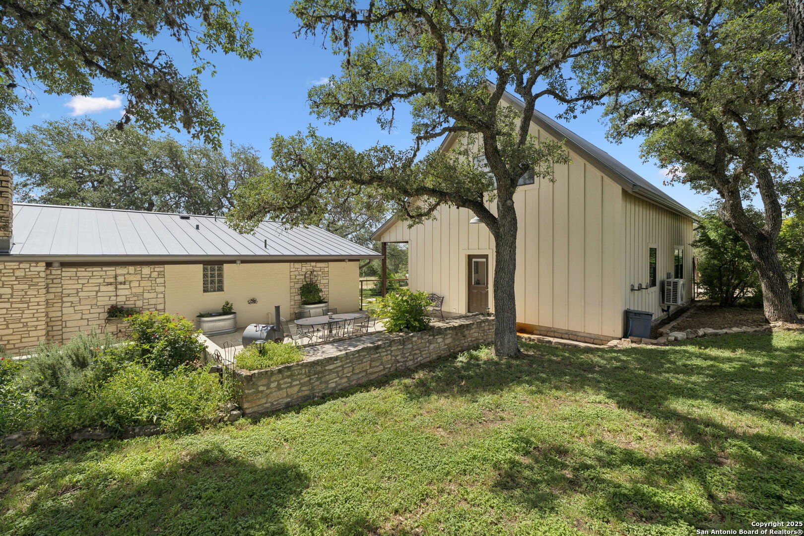 452 Stoneleigh Rd
