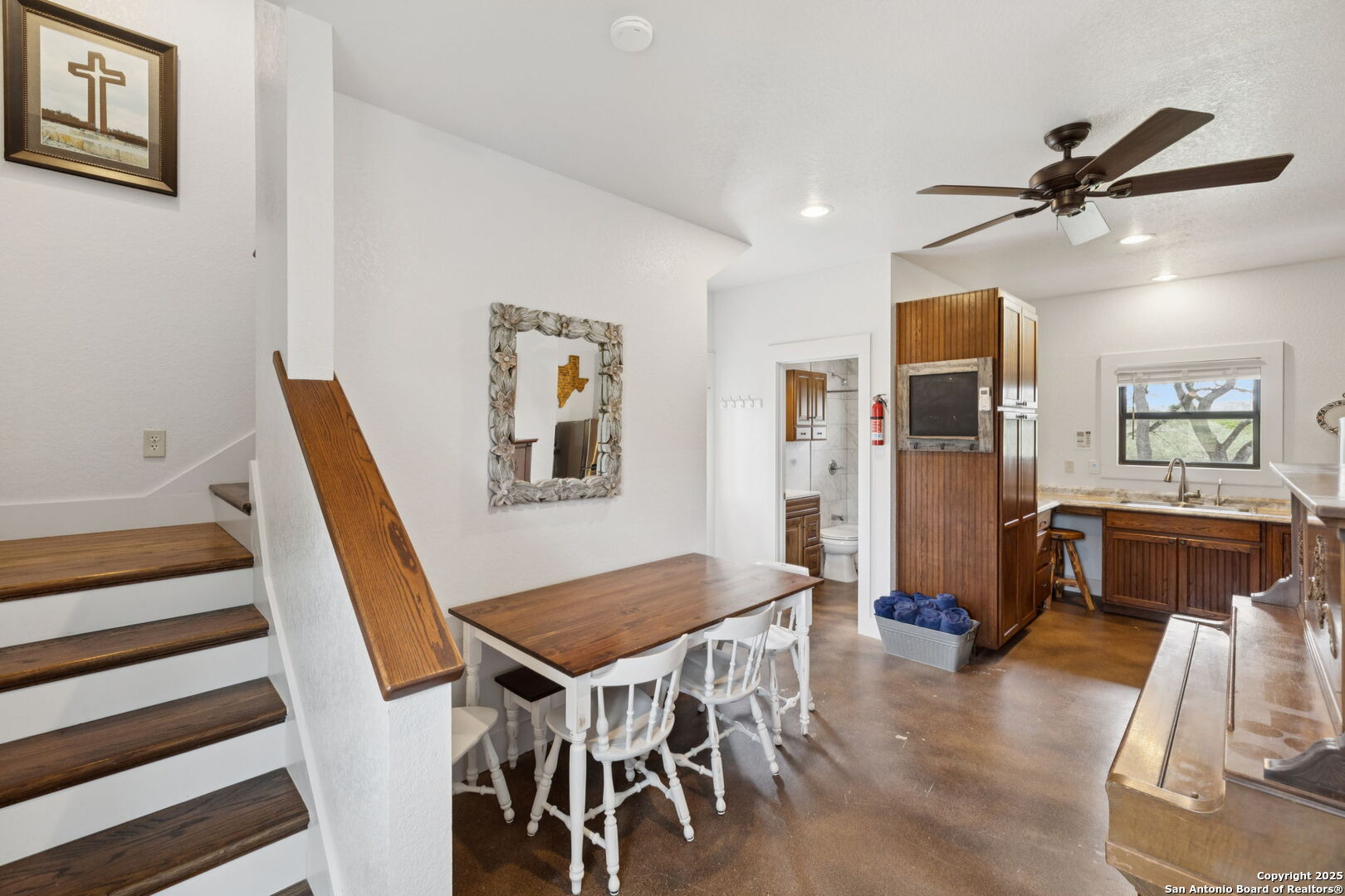 452 Stoneleigh Rd