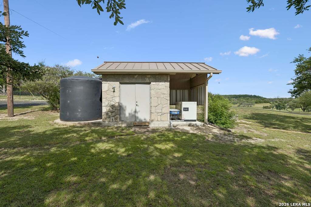 415 HIDDEN HILLS RANCH RD