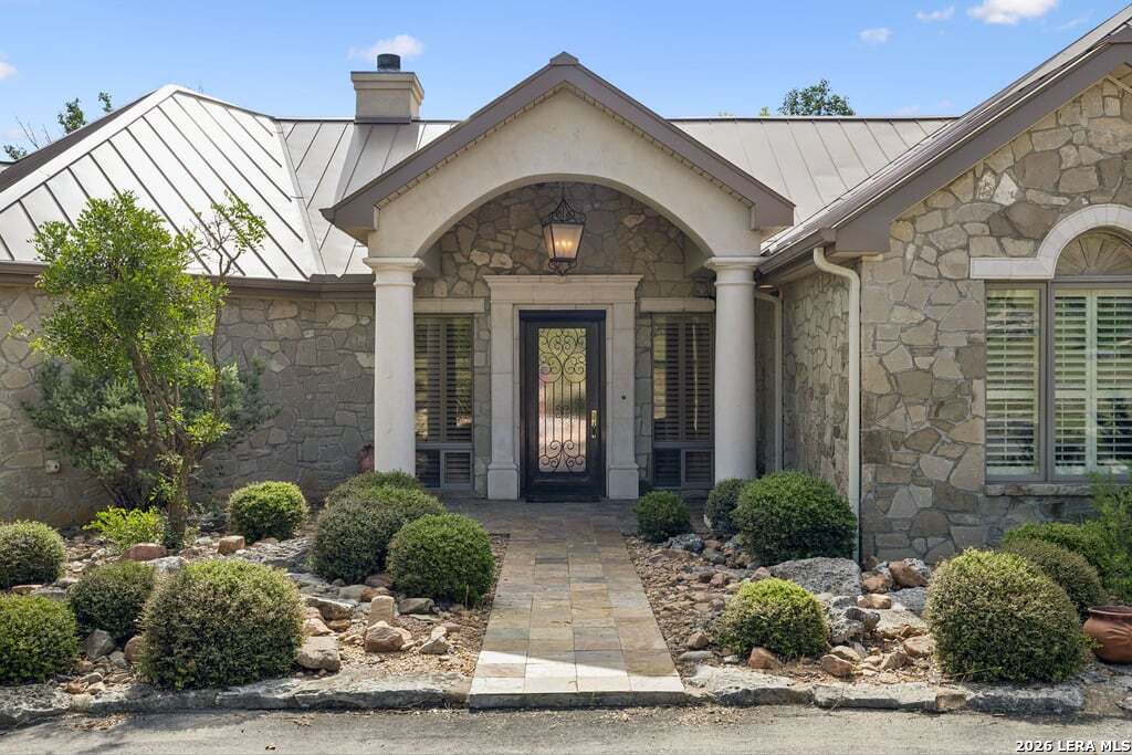 415 HIDDEN HILLS RANCH RD