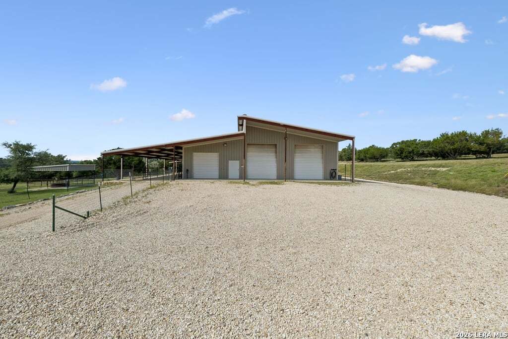 415 HIDDEN HILLS RANCH RD