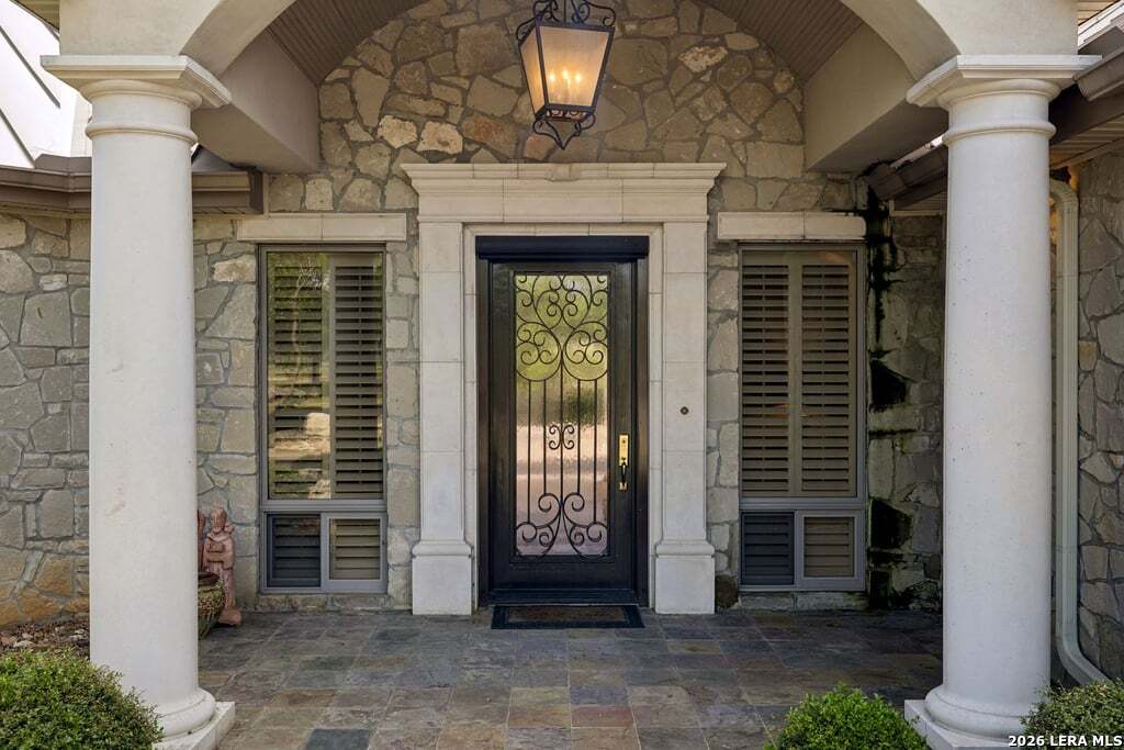 415 HIDDEN HILLS RANCH RD
