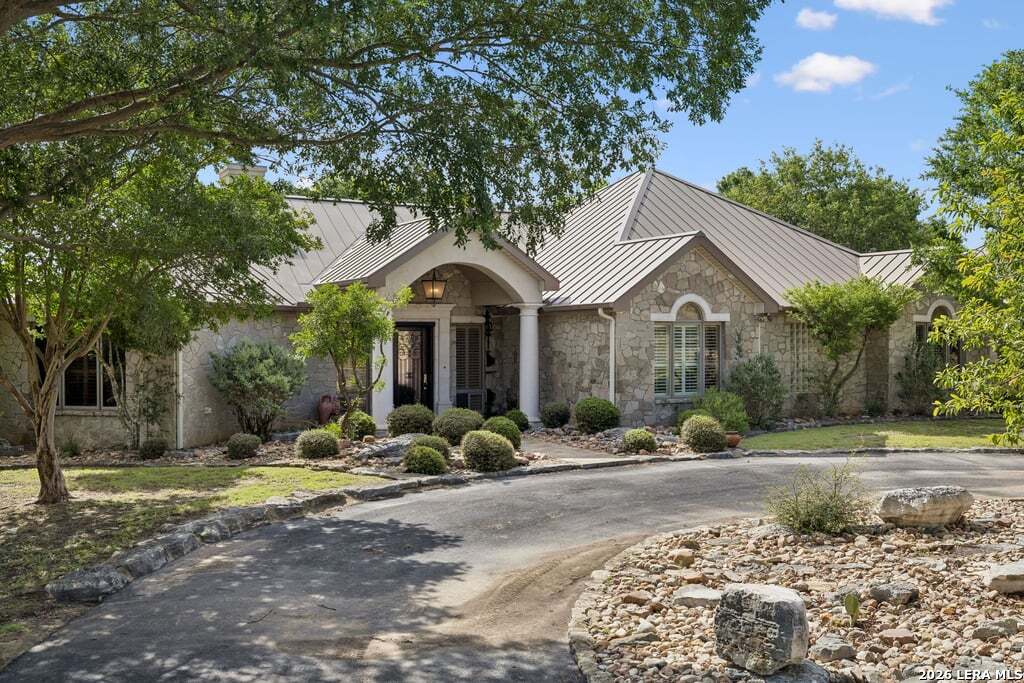 415 HIDDEN HILLS RANCH RD
