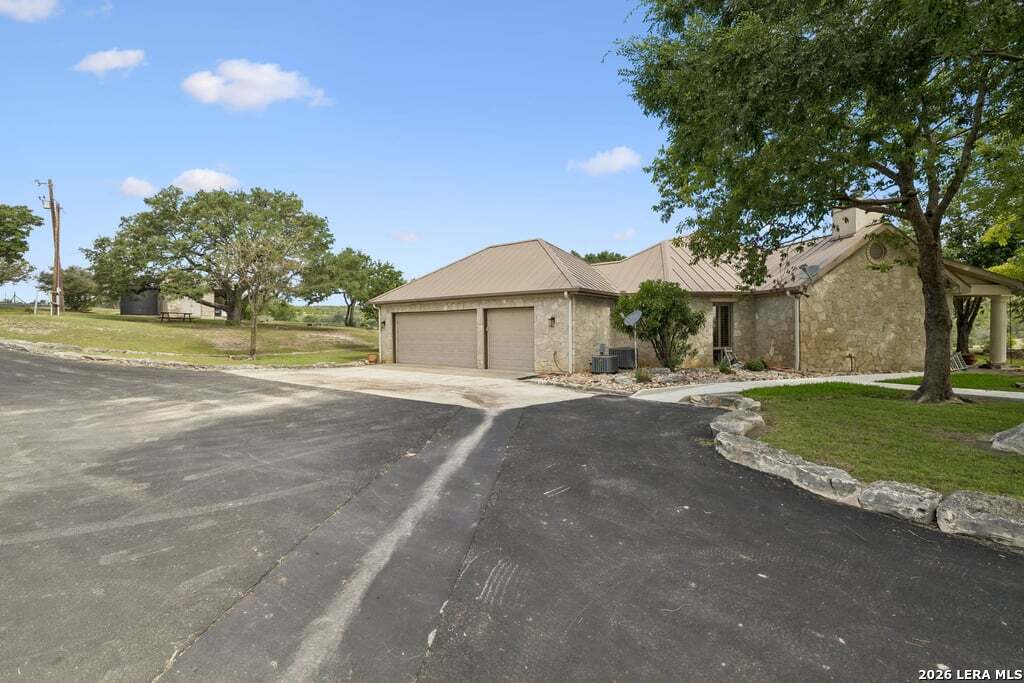 415 HIDDEN HILLS RANCH RD