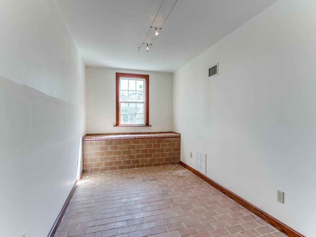 805 Franklin