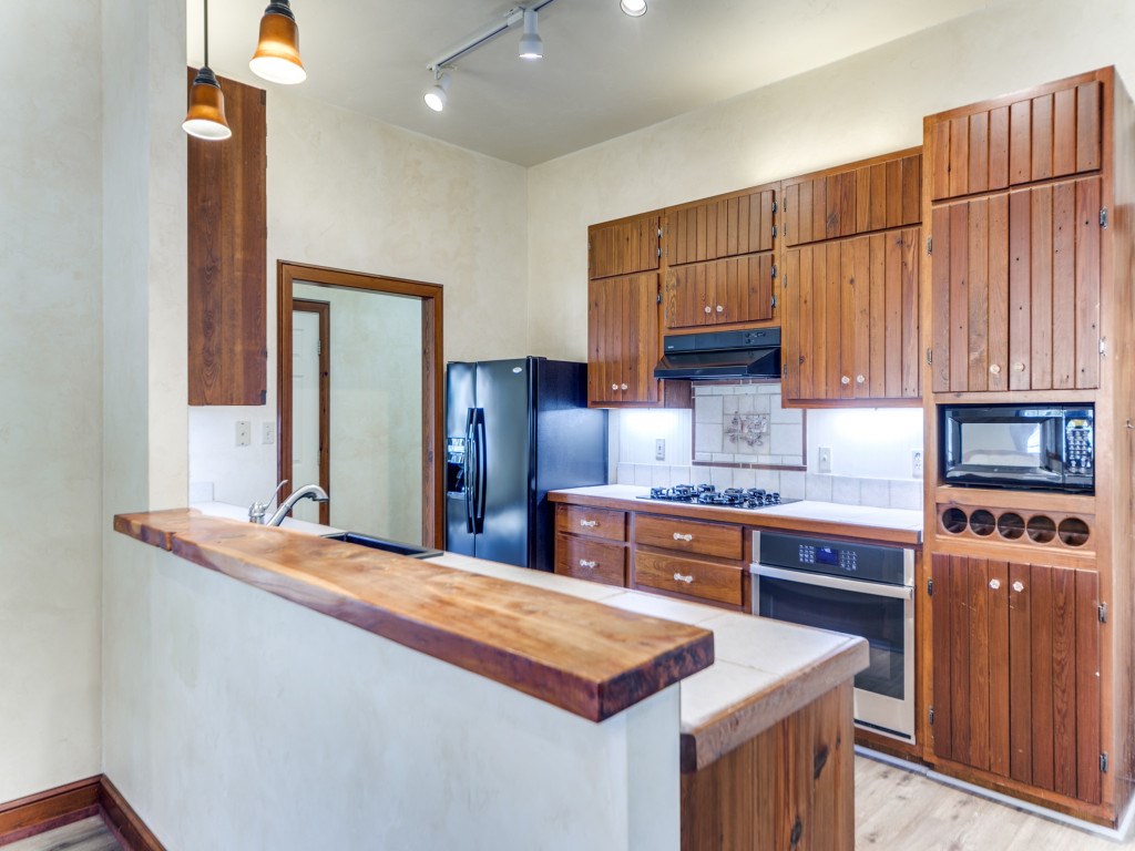 805 Franklin