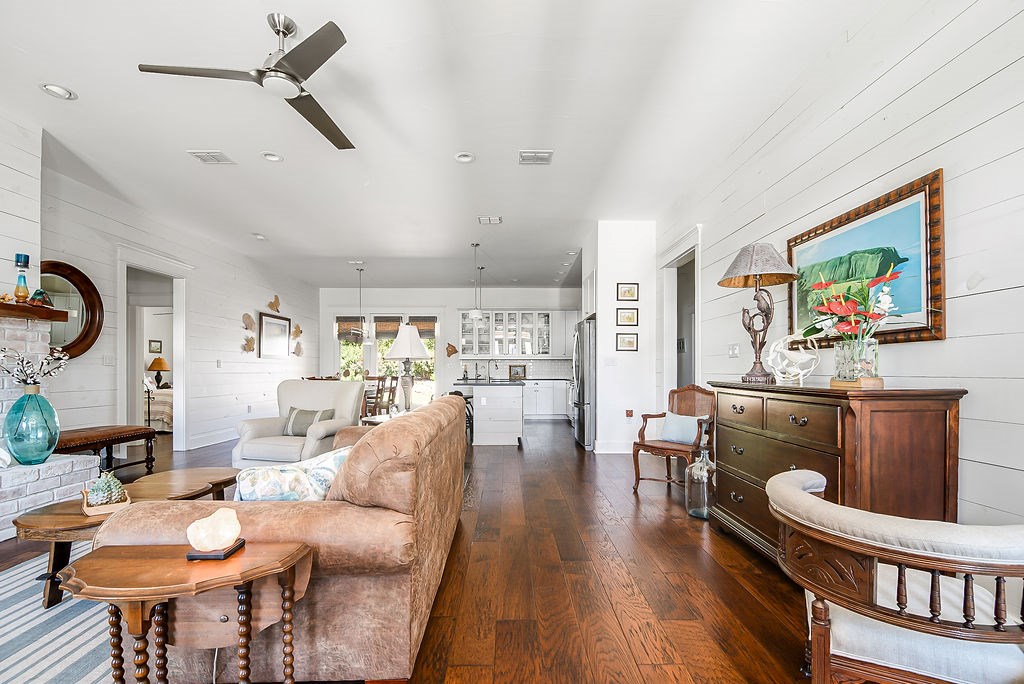 904 Laurel Ln