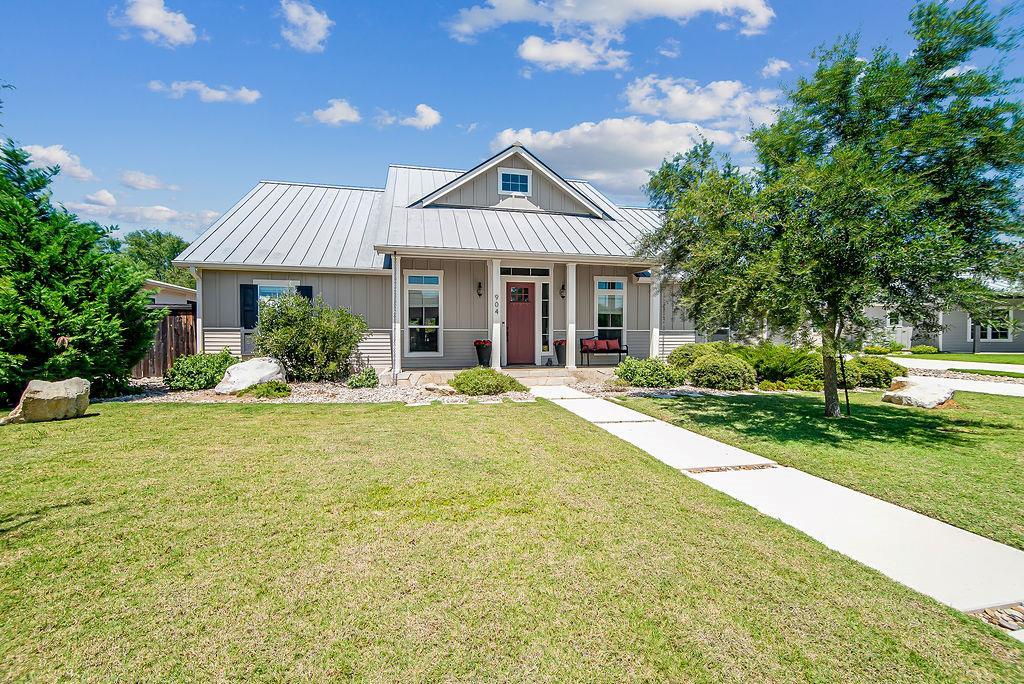 904 Laurel Ln