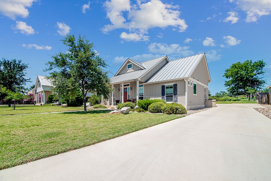 904 Laurel Ln