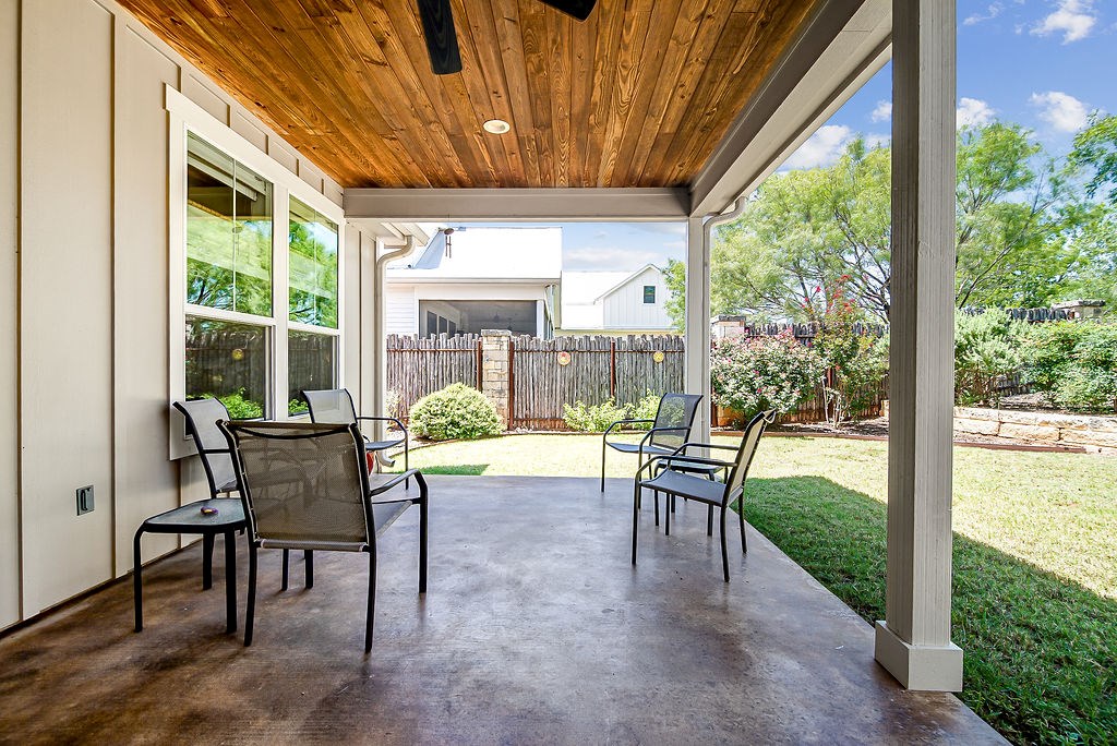 904 Laurel Ln