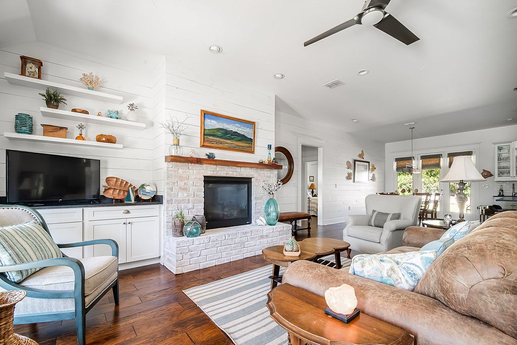 904 Laurel Ln