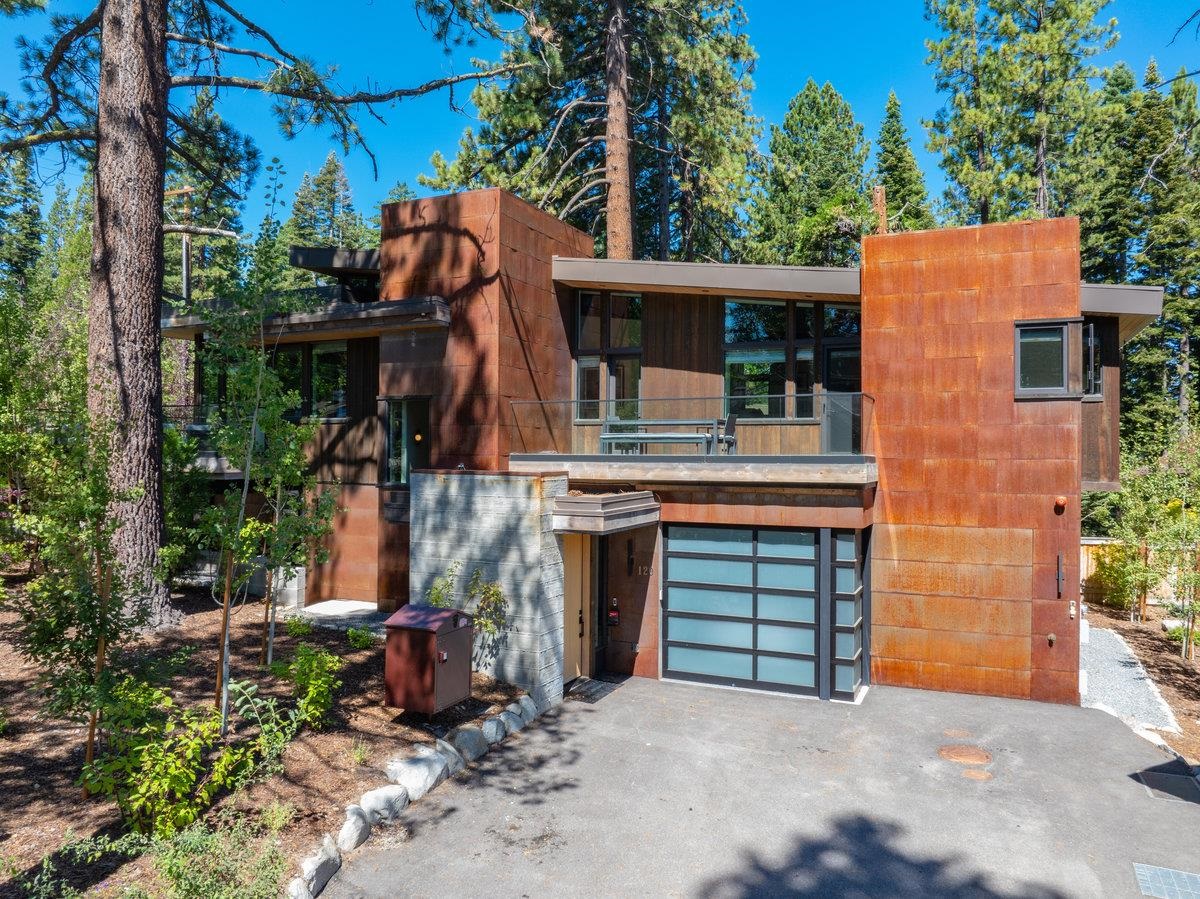 120 Old Cedars Place
