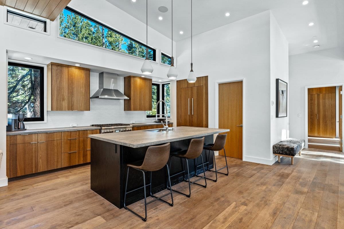 120 Old Cedars Place