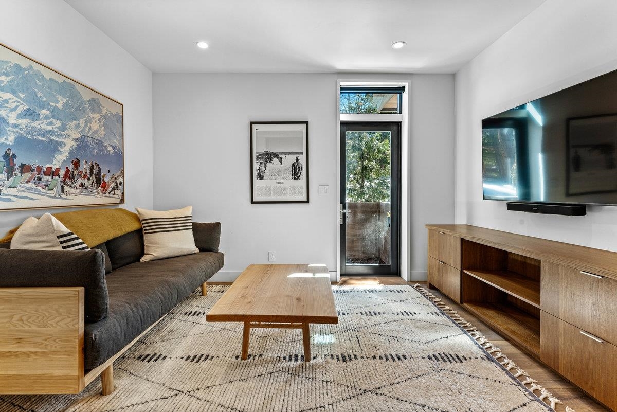 120 Old Cedars Place