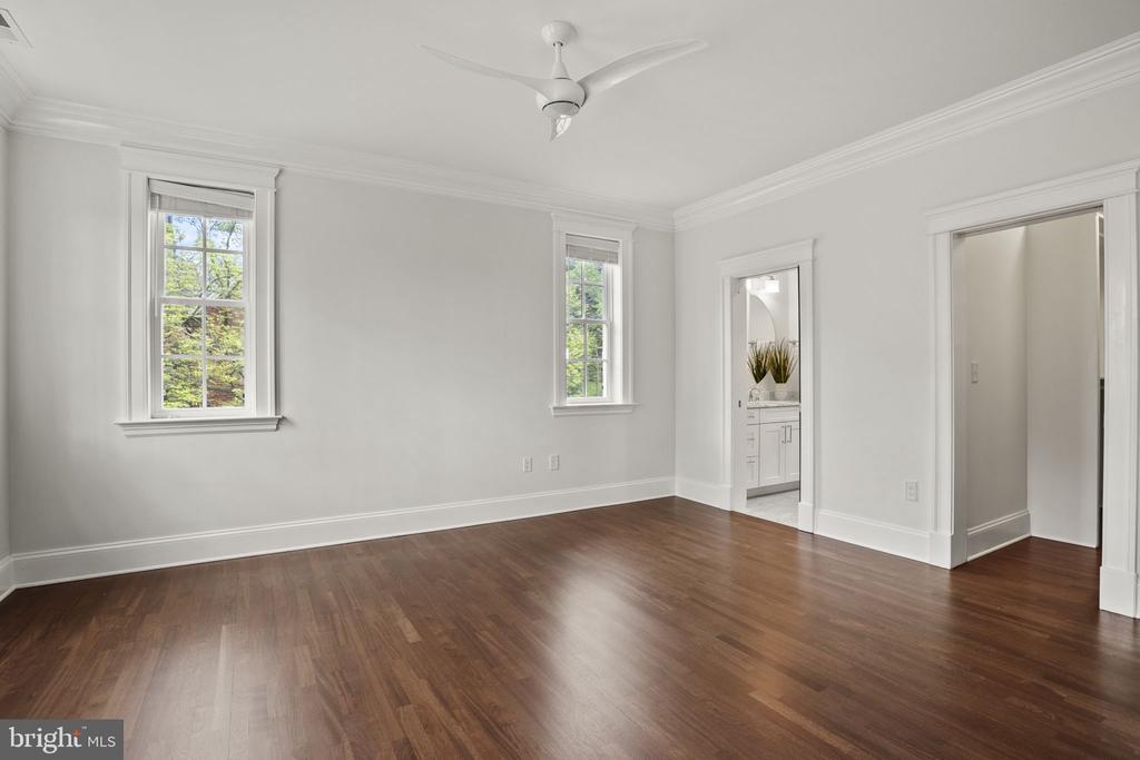 4220 Van Ness St NW