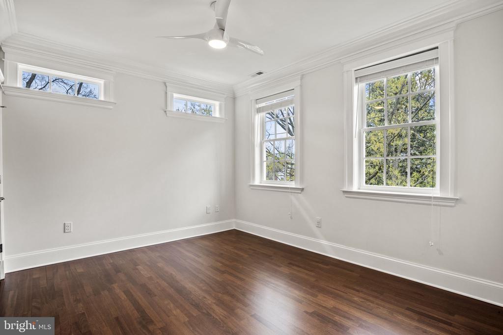 4220 Van Ness St NW