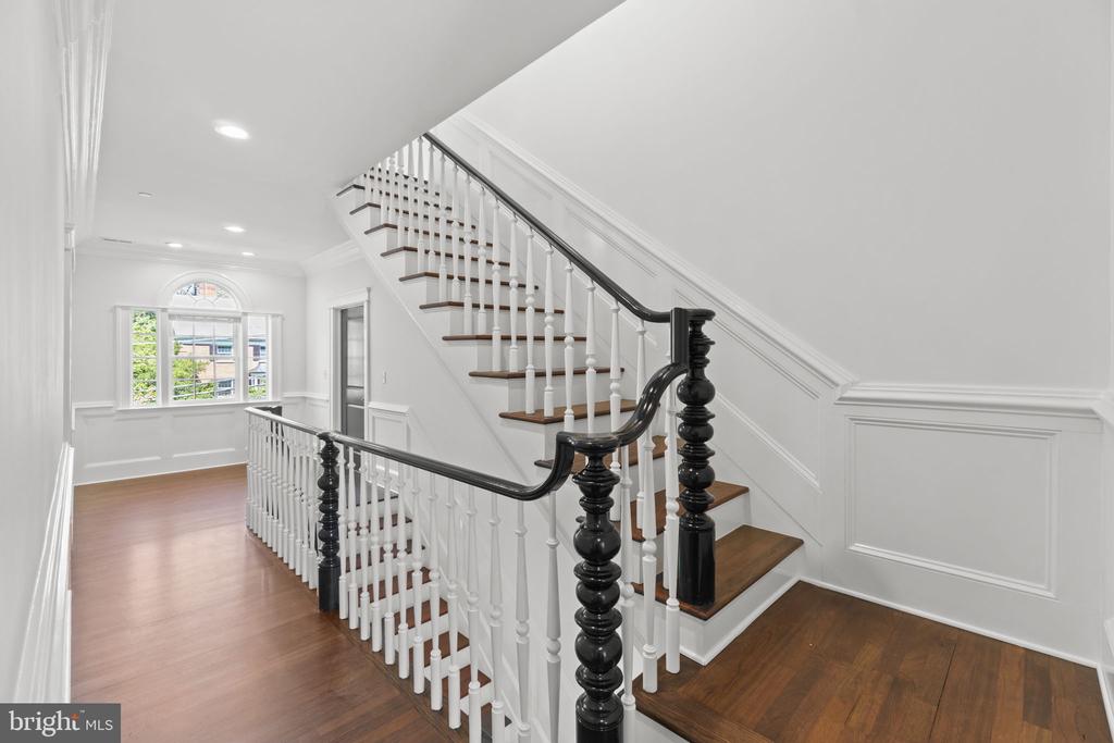 4220 Van Ness St NW