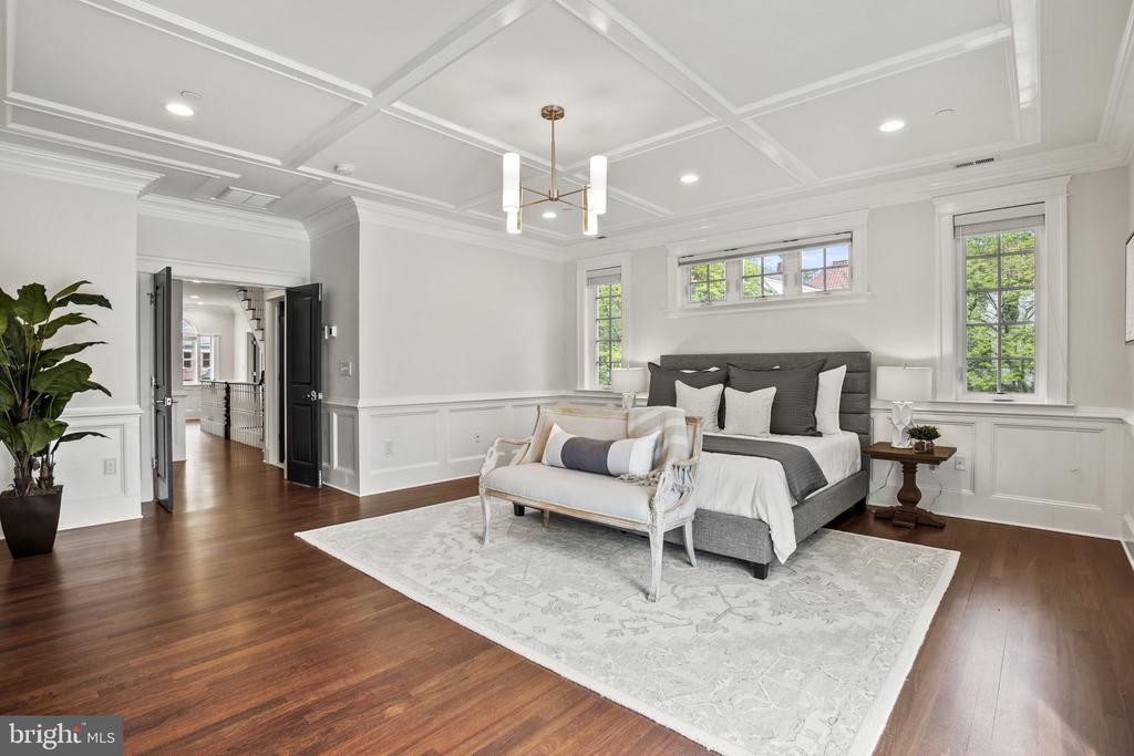 4220 Van Ness St NW
