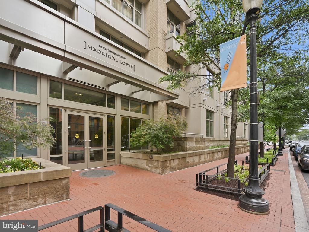 811 4TH STREET NW 402