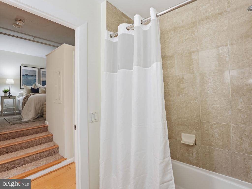 811 4TH STREET NW 402