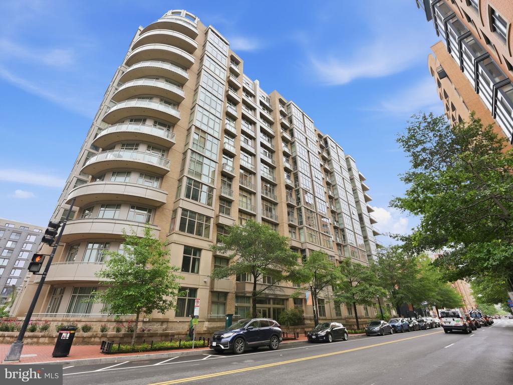 811 4TH STREET NW 402