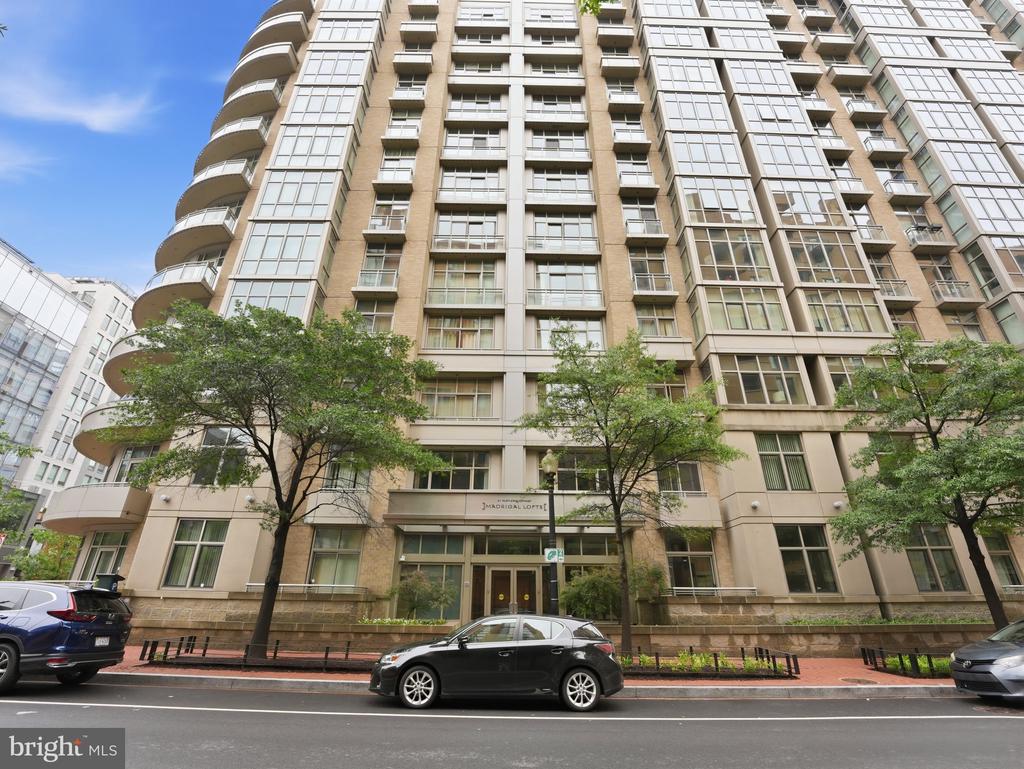811 4TH STREET NW 402