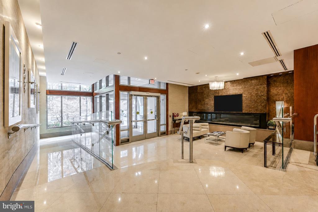 811 4TH STREET NW 402