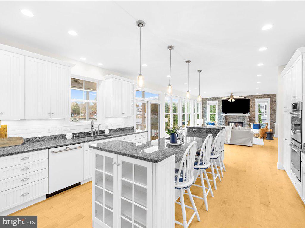 4923 Thomas Dr