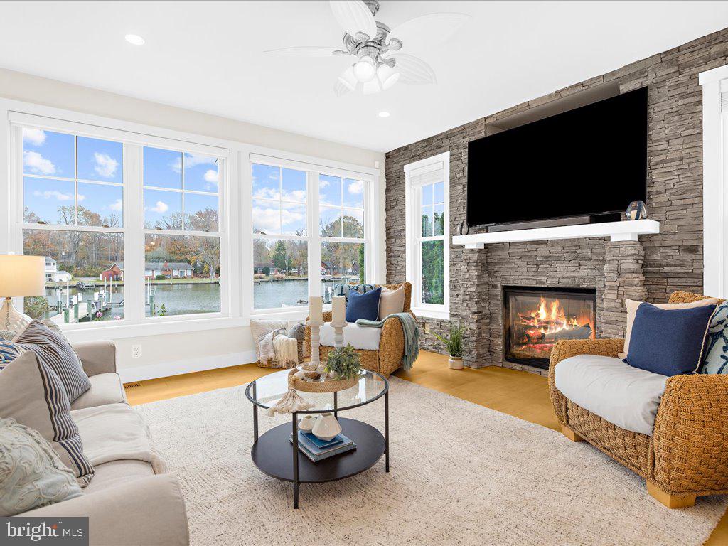4923 Thomas Dr