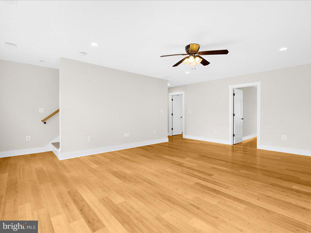 4923 Thomas Dr