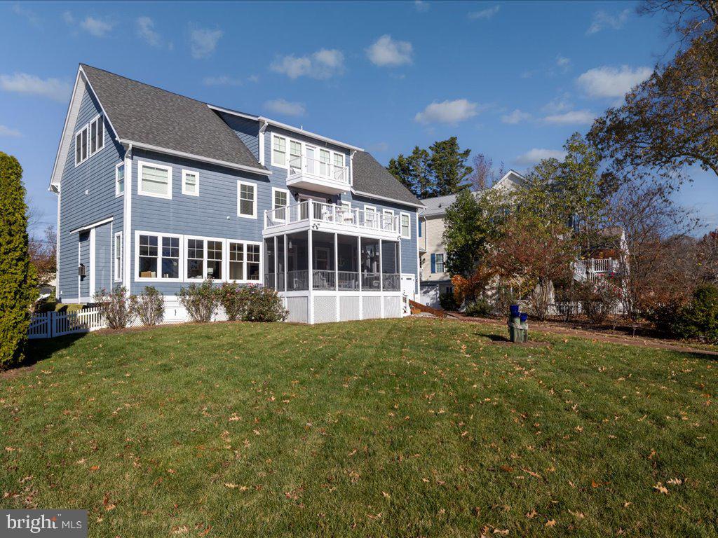 4923 Thomas Dr