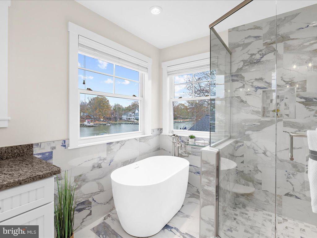 4923 Thomas Dr
