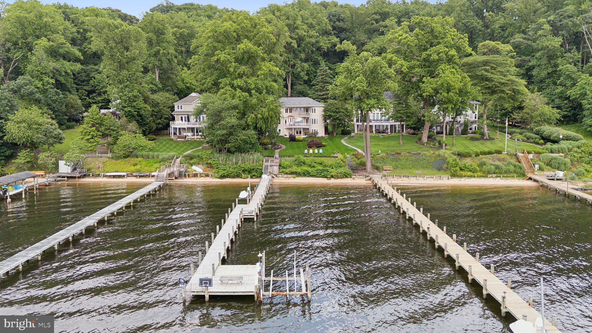 922 Old County Rd