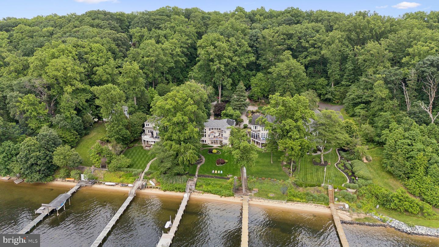 922 Old County Rd