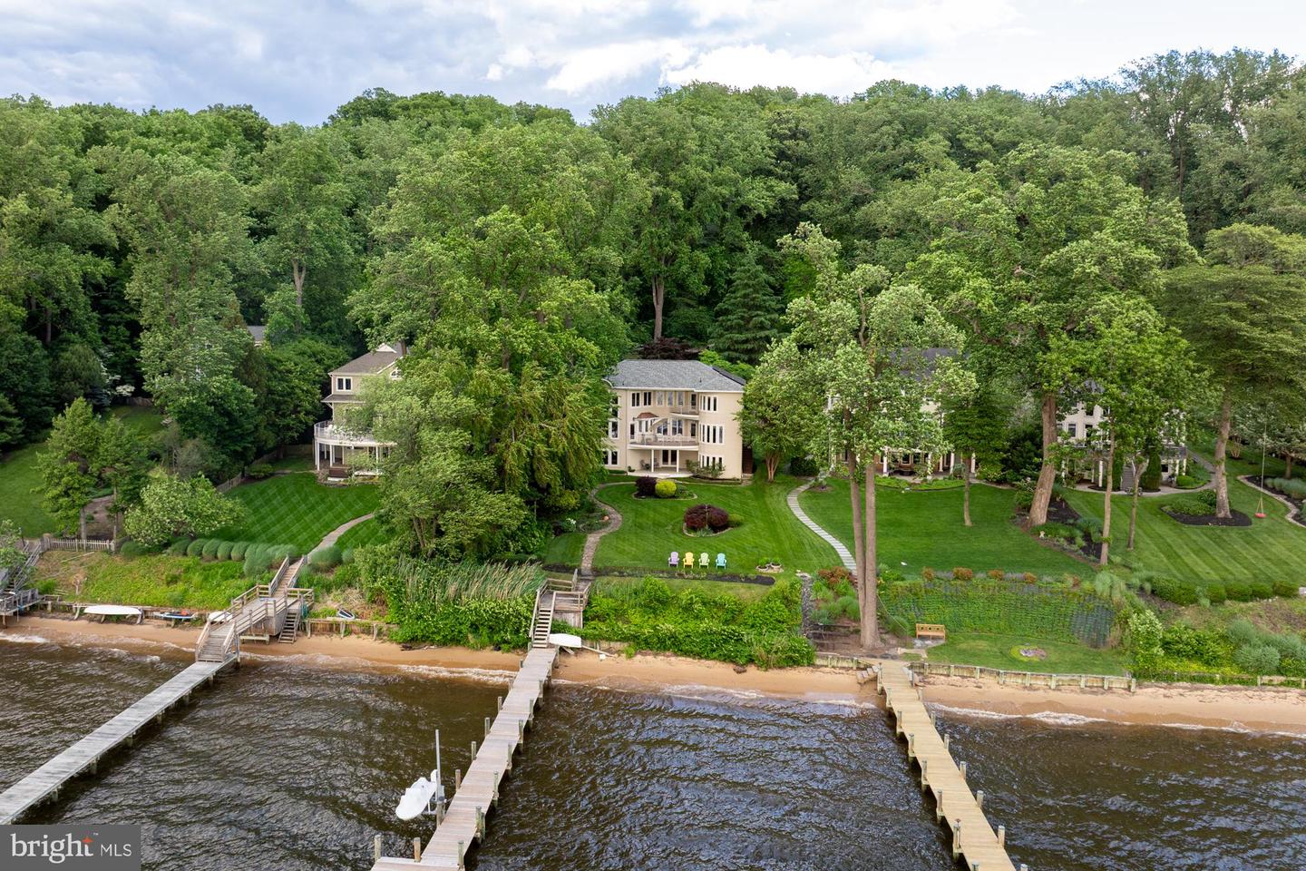 922 Old County Rd