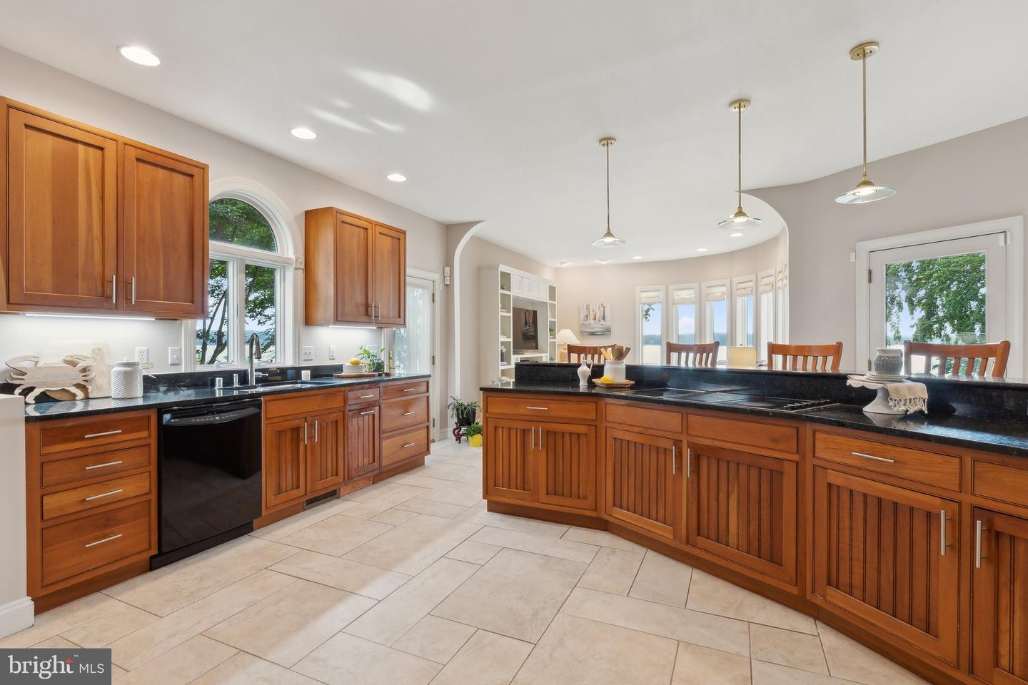 922 Old County Rd