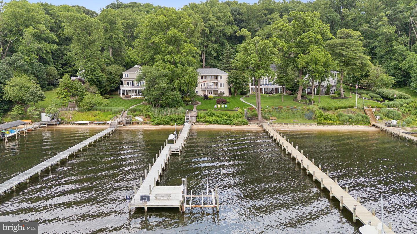 922 Old County Rd